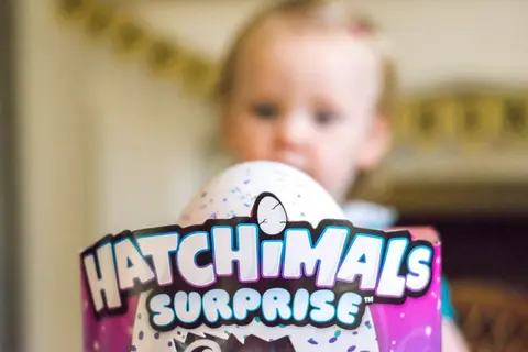 How to Hatch – Hatchimals Surprise 2017 – Live Hatching and Unboxing